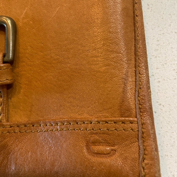 Ellington Vintage Leather Crossbody - Picture 2 of 4